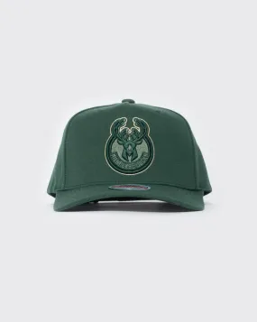 mitchell and ness bucks outline logo